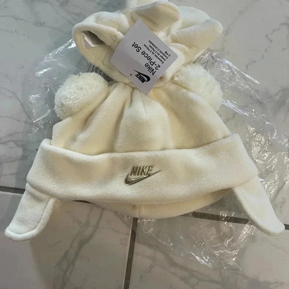 Nike Two Piece Hat and Gloves Set 2T-4T - Picture 3 of 6